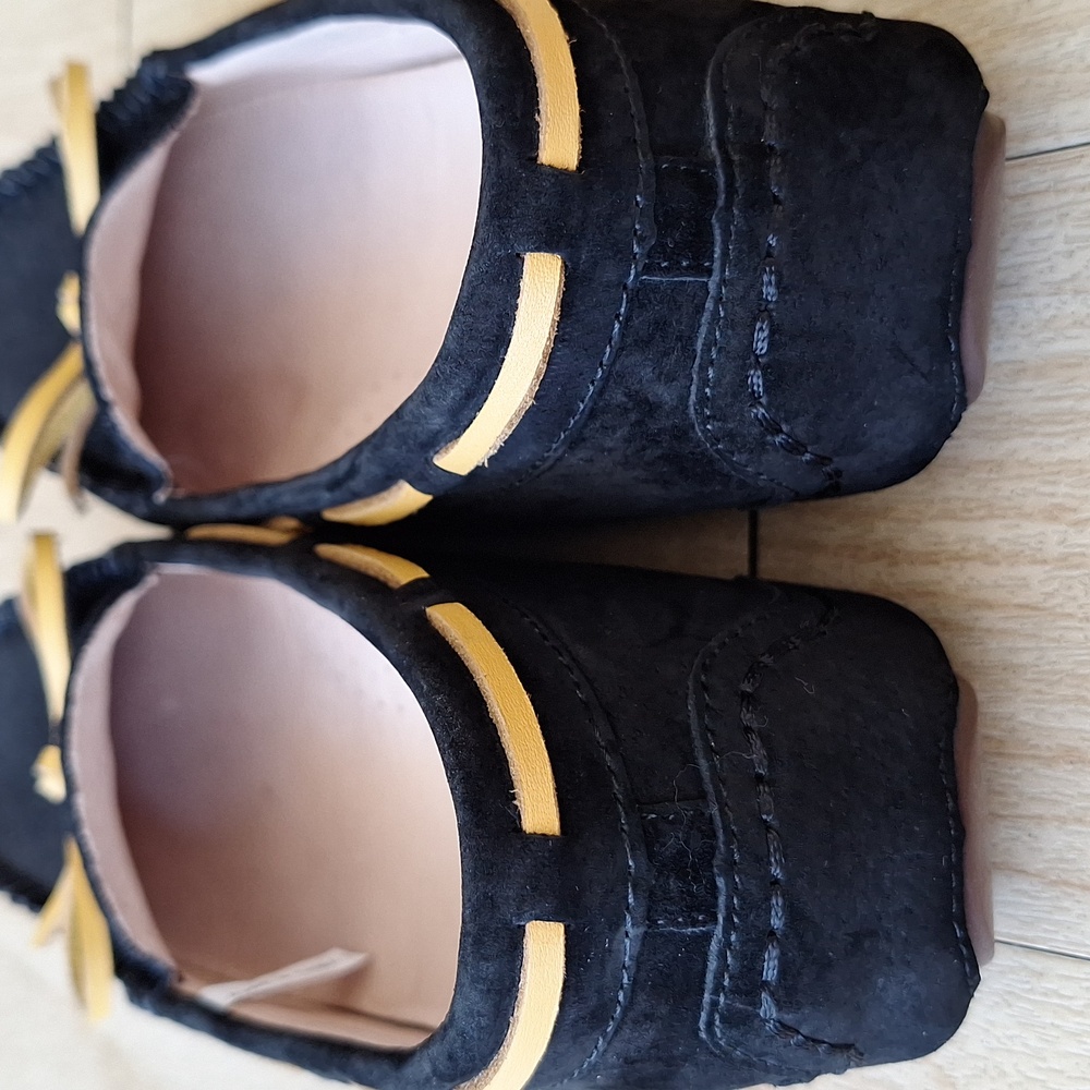 UGG Moccasin Women's Black Suede Slip On Shoese Size 35 - Picture 9 of 12